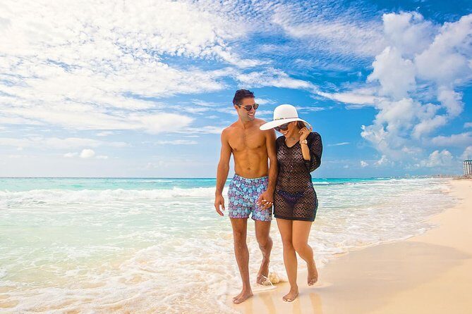 Isla Mujeres tour in a Catamaran with snorkel, open bar, lunch - Key Points