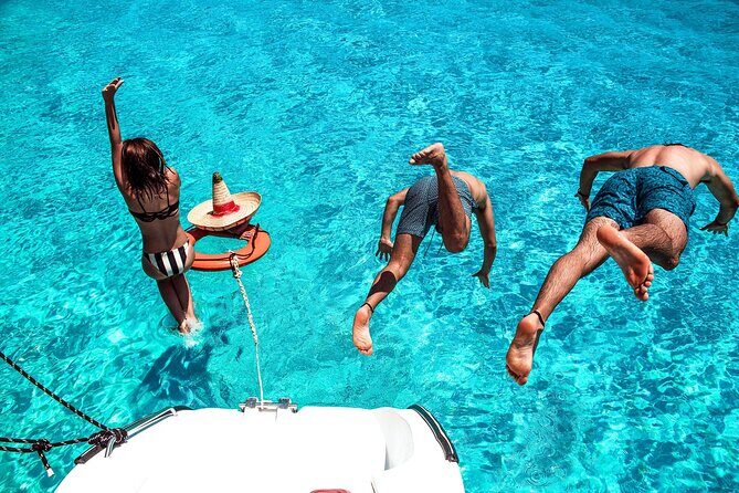 Isla Mujeres Tour on Catamaran with Snorkel, Open Bar, Buffet & Beach club - FAQs