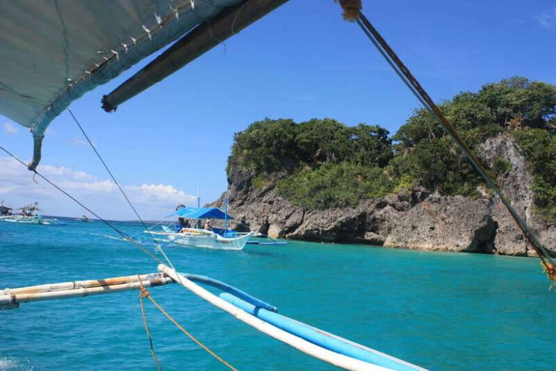 Island Hop & Dine: Boracay with Premium Beach Buffet - Exploring Boracays Island Hop & Dine Experience