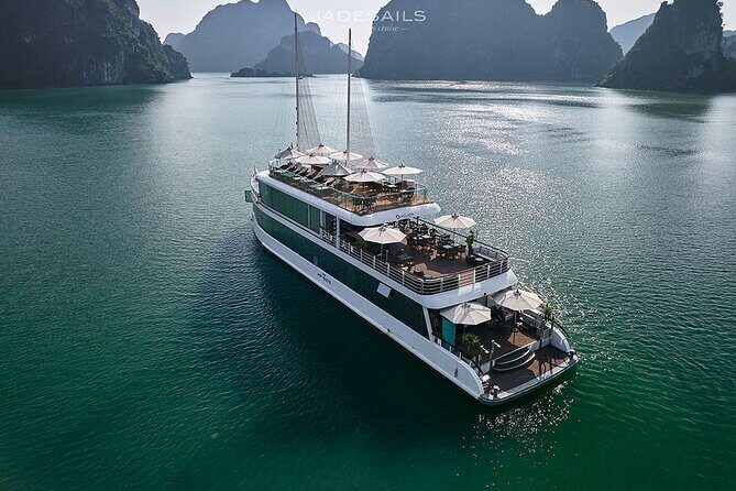 JADESAILS CRUISE-The Most Luxurious Day Tour in Ha Long Bay & Lan Ha Bay - An In-Depth Look at the Experience
