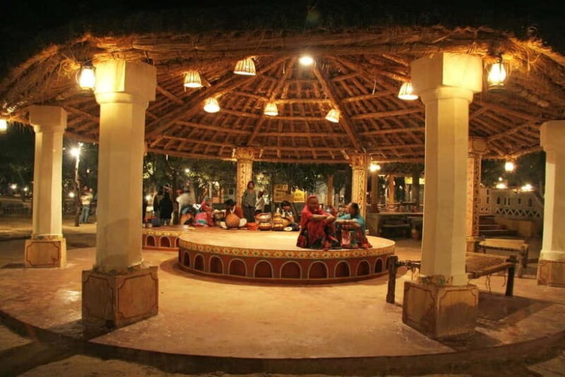 Jaipur: Cultural Evening Tour & Dinner at Chokhi Dhani - Who Should Consider This Experience?