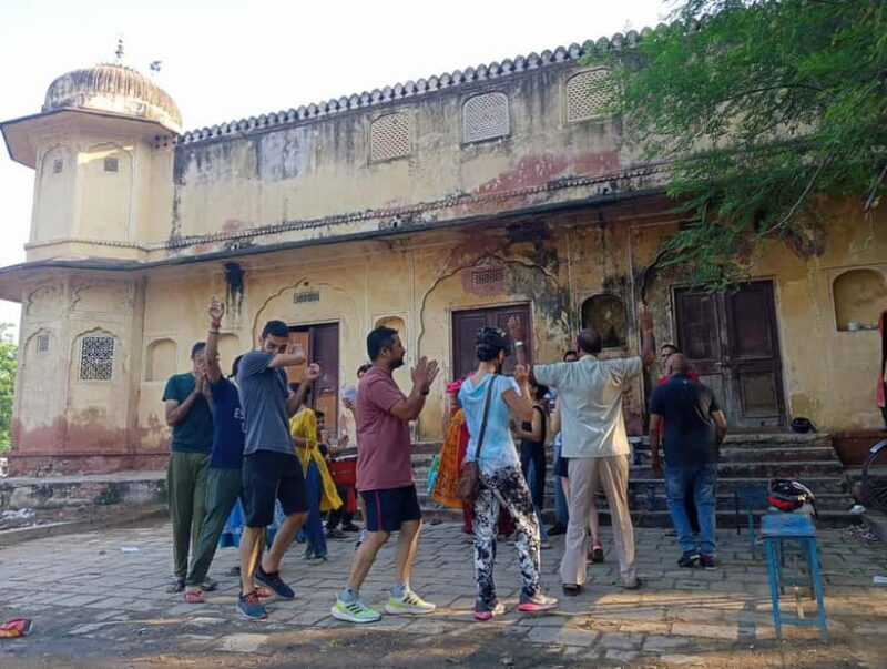 Jaipur: Guided Morning Bicycle Tour with Food Tasting - Getting an Authentic View of Jaipurs Morning Routine