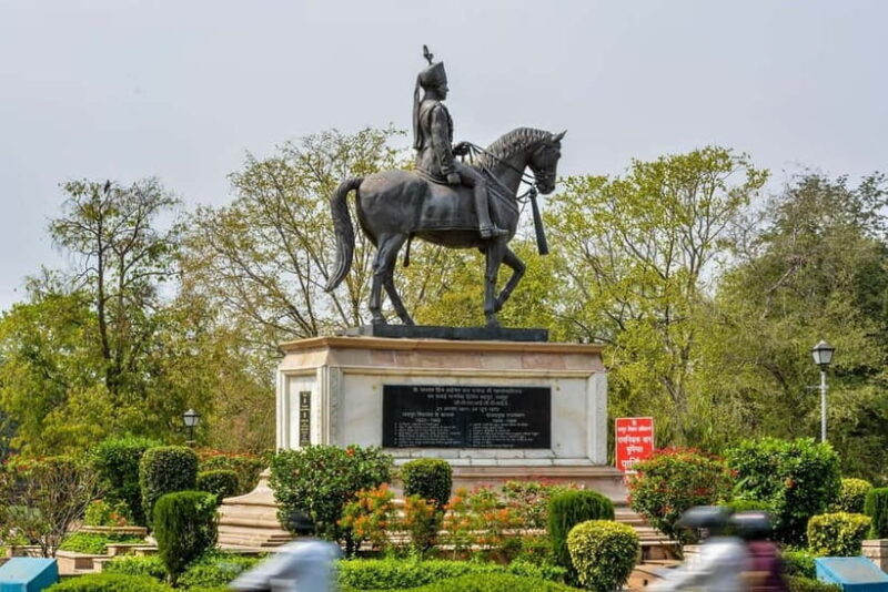 Jaipur: Private City Tour with Car, Guide, Tickets & Lunch - Discover Jaipur’s Royal Heritage with a Private Guided Tour