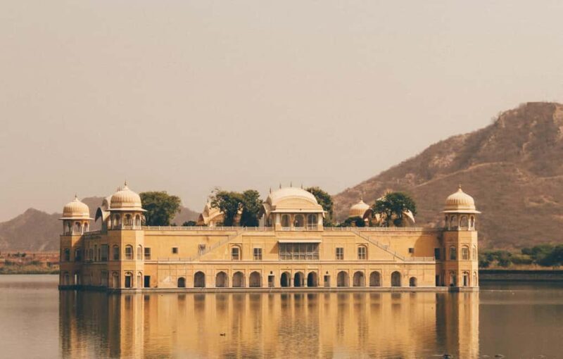 Jaipur: Private Full-Day City Tour with Car and Guide - Final Stop: Gaitor Ki Chhatriyan