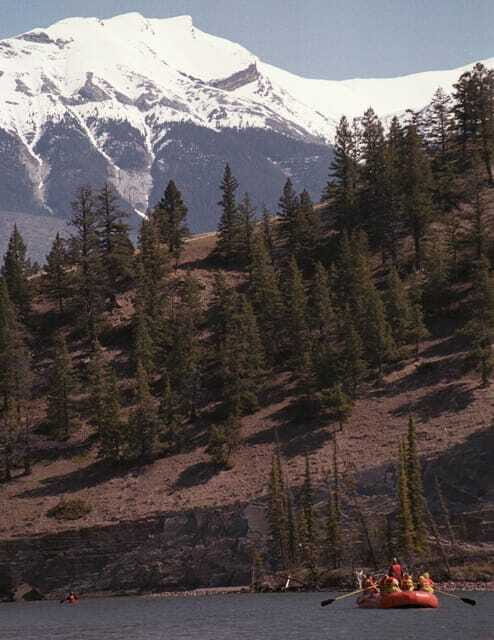 Jasper: Jasper National Park Easy 2-Hour Rafting Trip - The Experience in Context
