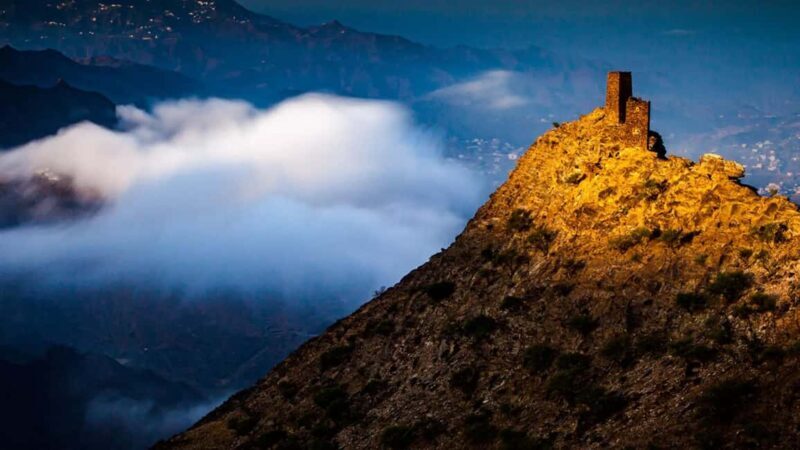 Jazan: Wadi Lajab, Black Mountain, and Heritage Village Tour - Exploring Wadi Lajab: Nature’s Hidden Treasure
