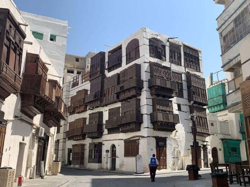 Jeddah: Old Town Historical Highlights Tour - Visiting Historic Landmarks: Makkah Gate and Old City Gates