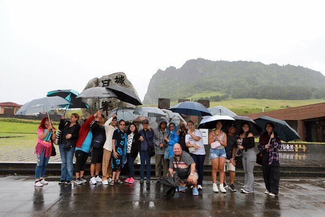 Jeju bus tour with professional English guide for cruise customer - Introducing the Jeju Bus Tour for Cruise Passengers