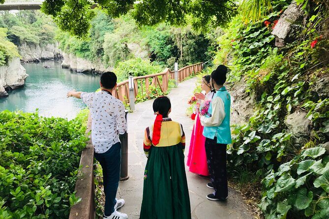 [Jeju] Hanbok Private guide tour & photo session in beautiful Yongduam rock, - An Authentic Jeju Experience: Hanbok Private Guide Tour & Photoshoot at Yongduam Rock