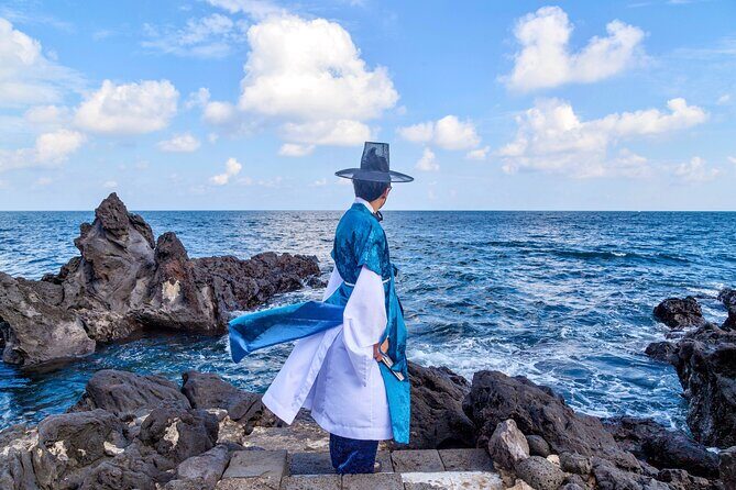 [Jeju] Hanbok Private guide tour & photo session in beautiful Yongduam rock, - Why This Tour Works for You