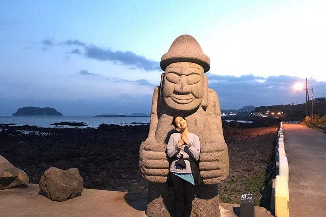 Jeju island: Van tour with a guide who the most loves JEJU - Key Points