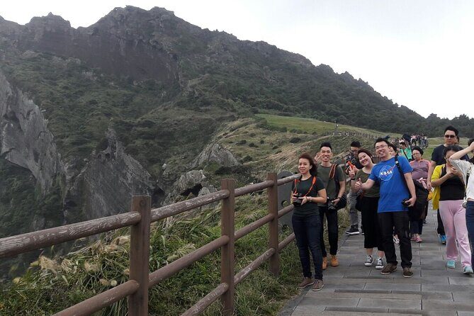 Jeju Private Day Tour- Seongsan Ilchulbong & Haenyeo performance - Who Will Love This Tour?