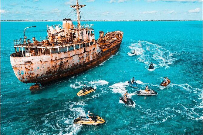 Jet Skiing around La famille ship and smaller pristine cays - Key Points