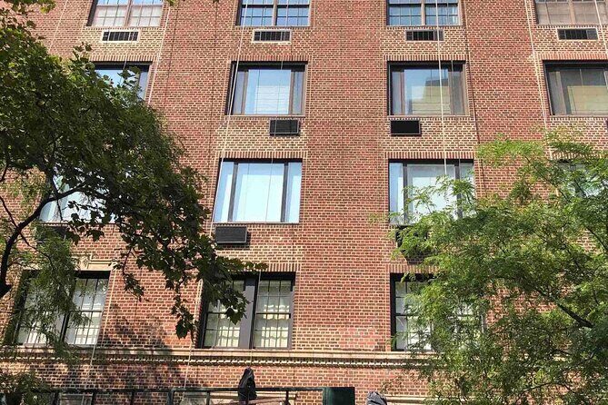 Joan Didion's Manhattan Life: Self-Guided Audio Tour in New York - Exploring Joan Didion’s Manhattan: A Practical Guide
