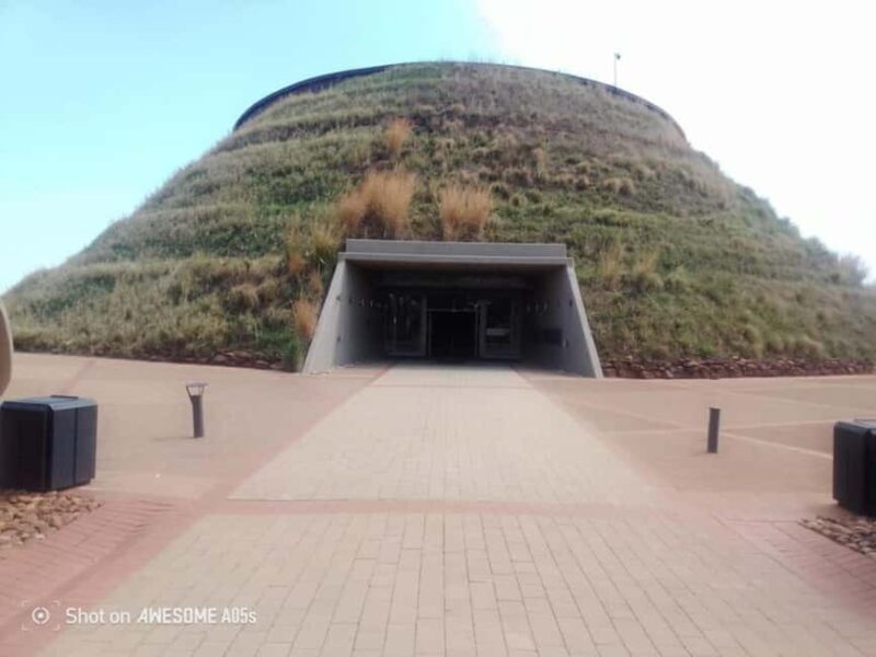 Johannesburg: Cradle of Humankind, Lion Park & Lesedi Tour - Key Points
