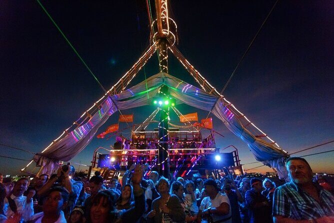 Jolly Roger Pirate Show and Dinner Cruise with Open Bar - Authenticity and Entertainment Based on Reviews