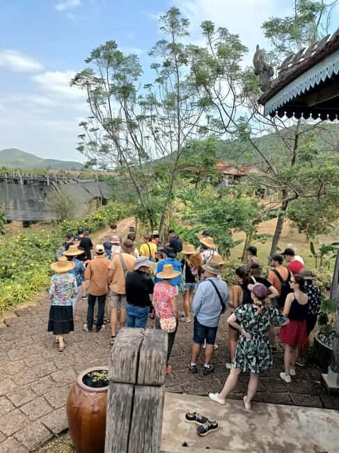 Kampot-Phnom Penh include Pepper farm Tour, Salt field, Lake - Key Points