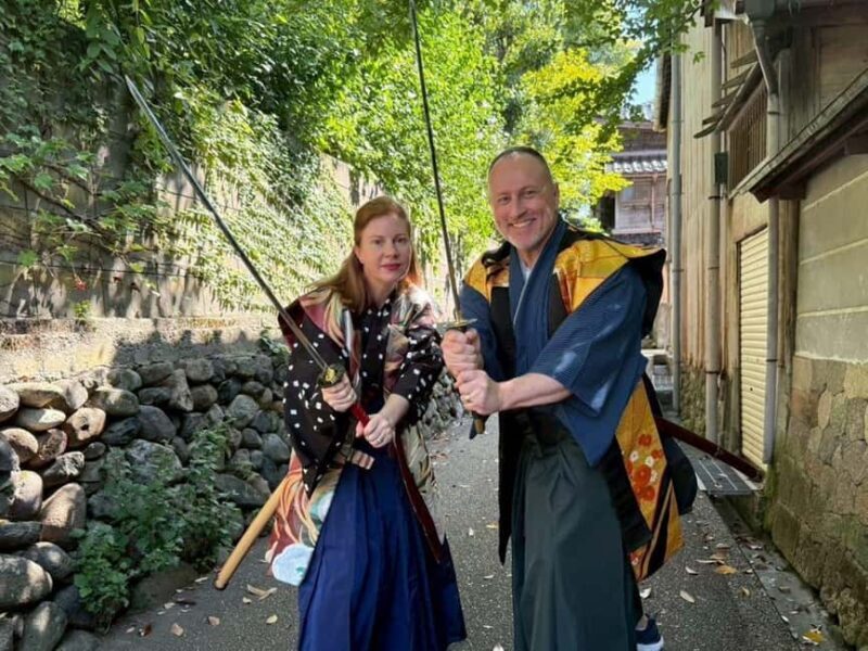 Kanazawa: Samurai Swordsmanship Lesson at a rented temple - Who Guides You?