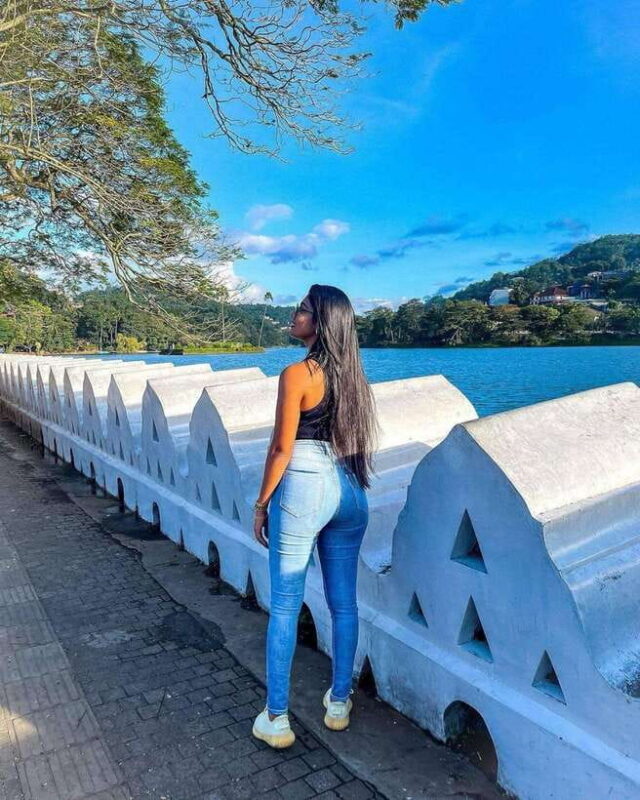 Kandy: 2-Day Tour Kandy ,Ambuluwawa Tower with Accommodation - Key Points