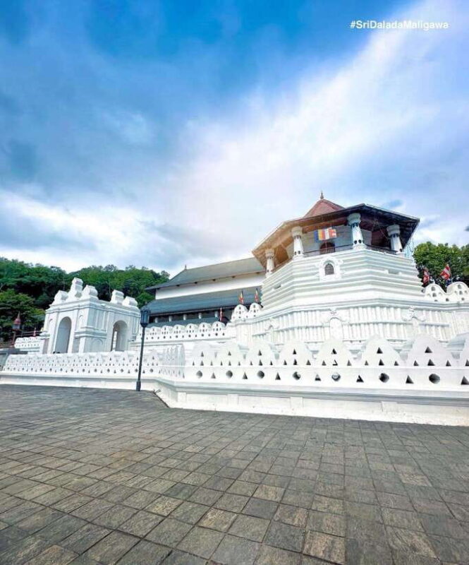 Kandy: 2-Day Tour Kandy ,Ambuluwawa Tower with Accommodation - Who Will Love This Tour?