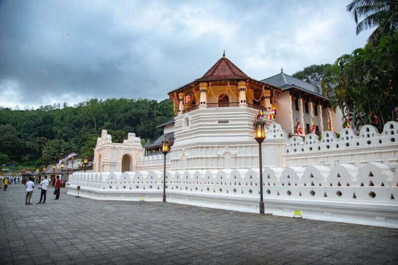 Kandy: 4-Day Sri Lanka Full Circle Private Tour To Colombo - Key Points