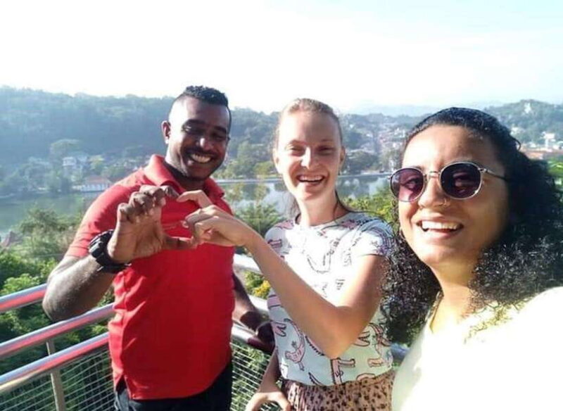 Kandy: Ambuluwawa Heights Tuk Tuk Tour with Guide - Visiting the Royal Botanical Garden Peradeniya