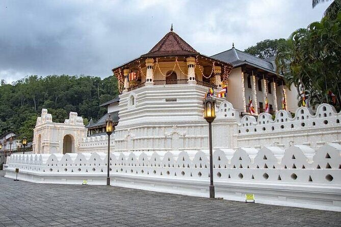 Kandy City Sightseeing and Ambuluwawa Tower by Tuk Tuk Tour - Why Choose This Tour?