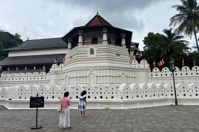 Kandy City Sightseeing Tour by Tuk Tuk - FAQ