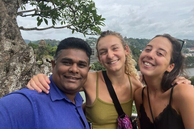 Kandy Heritage City Tour by tuktuk - Delving into Sri Lankan Flavors and Craftsmanship