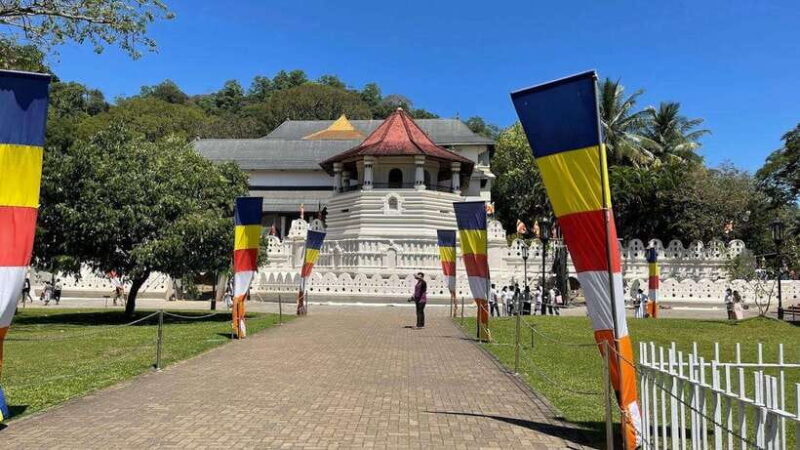 Kandy & Pinnawala & Tea Factory Full Day Tour From Negombo - Temple of the Tooth Relic