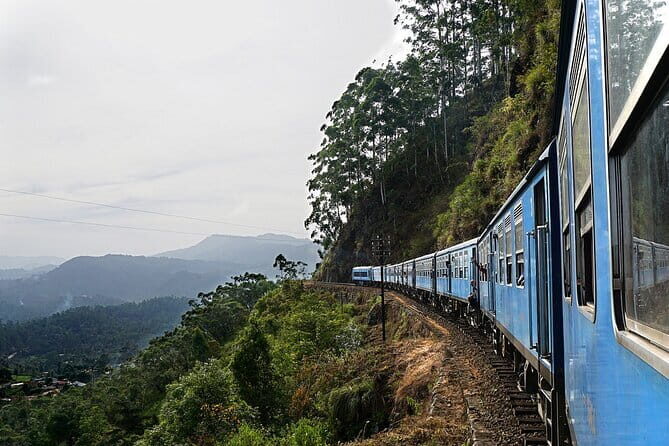 Kandy to Nanu Oya train ride on (Train No: 1005 "Podi Menike") - Authentic and Practical Details