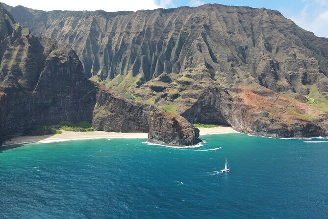 Kanoa Yacht Charter: 2-Hour Sail off Waikiki - Setting the Stage: Starting at Kewalo Basin Harbor