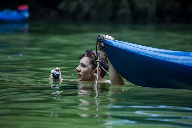 Kayaking at Lan Ha Bay - The Cultural Side: Floating Villages and Local Traditions