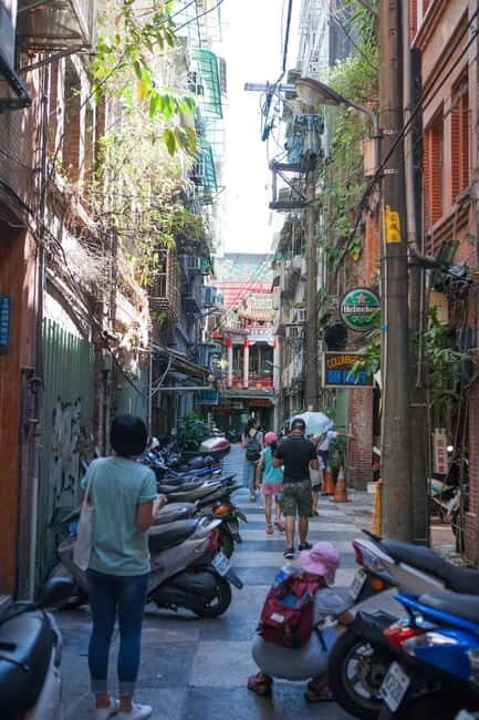 Keelung: Guided Walking Tour with Snacks and Drink - The Experience in Practice