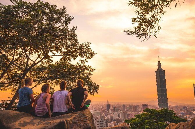 Keelung Shore Excursion: Xiangshan Hiking & Classic Taipei Culture Private Tour - Longshan Temple — A Spiritual and Cultural Hub