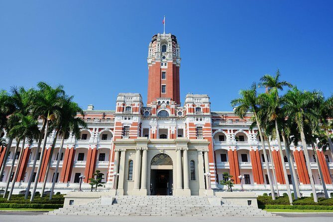 Keelung Shore Excursion: Xiangshan Hiking & Classic Taipei Culture Private Tour - Dihua Street and the Presidential Office Building