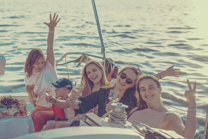 Kelowna Boat Hire Waves and Wines Boat Tour - Exploring the Itinerary
