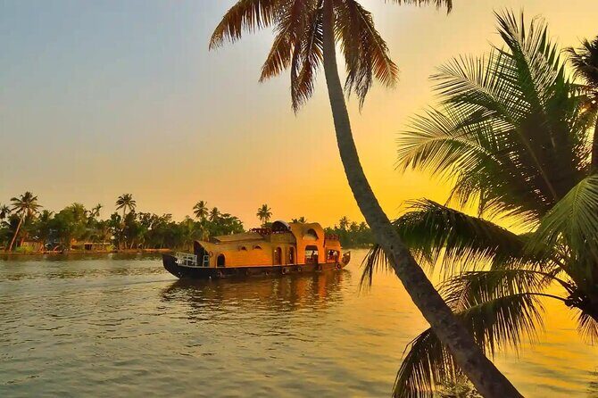 Kerala 6 Day Tour Munnar Thekkady Alleppey Kovalam Beaches - An Overview of the Kerala 6-Day Tour Experience