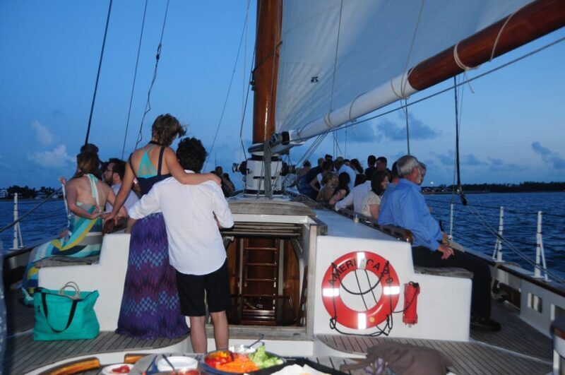 Key West: Live Christmas Holiday Music Cruise with Hot Cocoa - The Experience: What to Expect on This Holiday Cruise