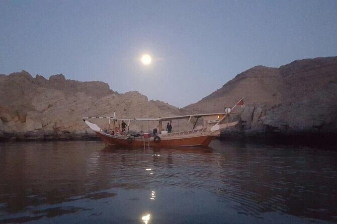 Khasab Dhow Cruise To Musandam Fjords With Lunch Onboard - The Itinerary: What Does a Day in Musandam Look Like?