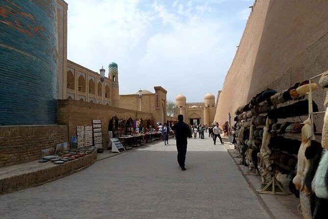 Khiva day tour - Mausoleum and Minaret
