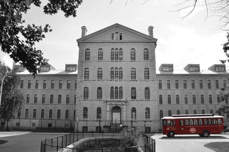 Kingston: Ghosts and Mysteries Trolley Tour - Key Points