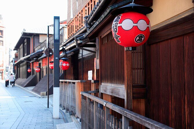 Kiyomizu Temple and Backstreets of Gion, Half Day Group Tour - Discovering Kyotos Classics and Hidden Corners