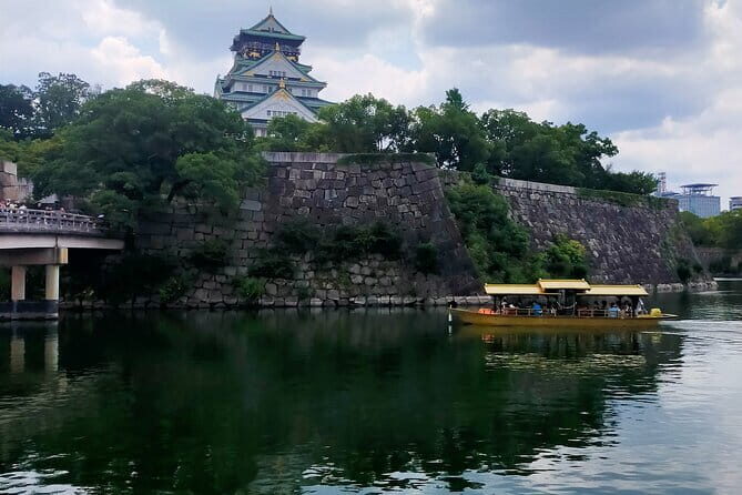 Kobe Trip from Osaka with Garden Walk Wagyu Lunch and Sake Tour - Who Should Consider This Tour?