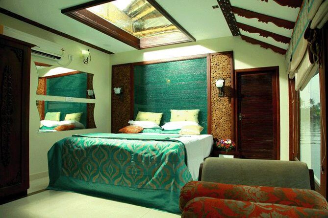 Kochi Private Tour: Overnight Alleppey Backwaters Luxury Houseboat Cruise - An In-Depth Look at the Experience
