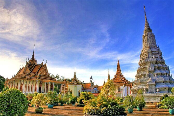 Koh Dach Silk Island and Phnom Penh City Private Day Tour - Exploring the Itinerary in Detail