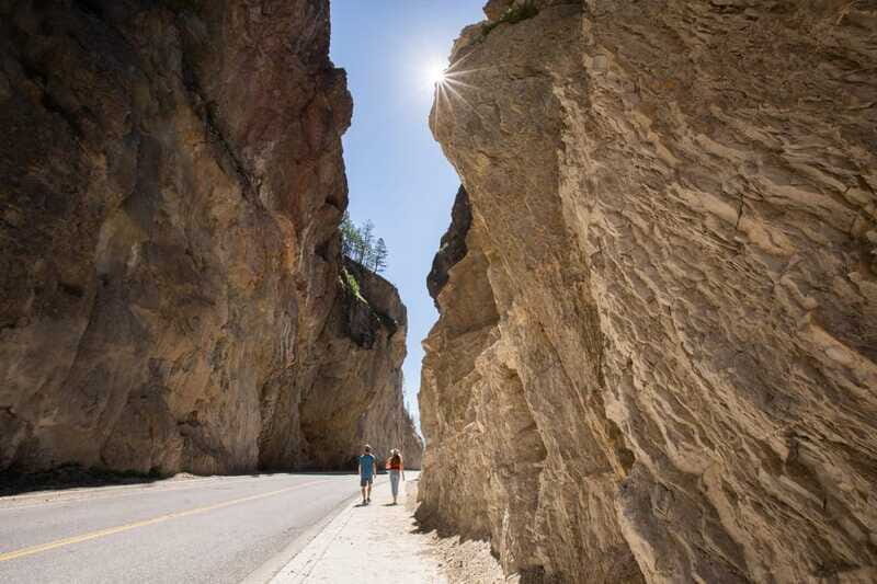 Kootenay: From Icy Mountain Rivers to Steamy Hot Springs - Panoramic Views and Mountain Ranges