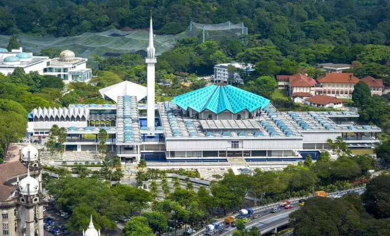 Kuala Lumpur: Batu Caves & Historic Buildings Tour - Transportation & Group Dynamics
