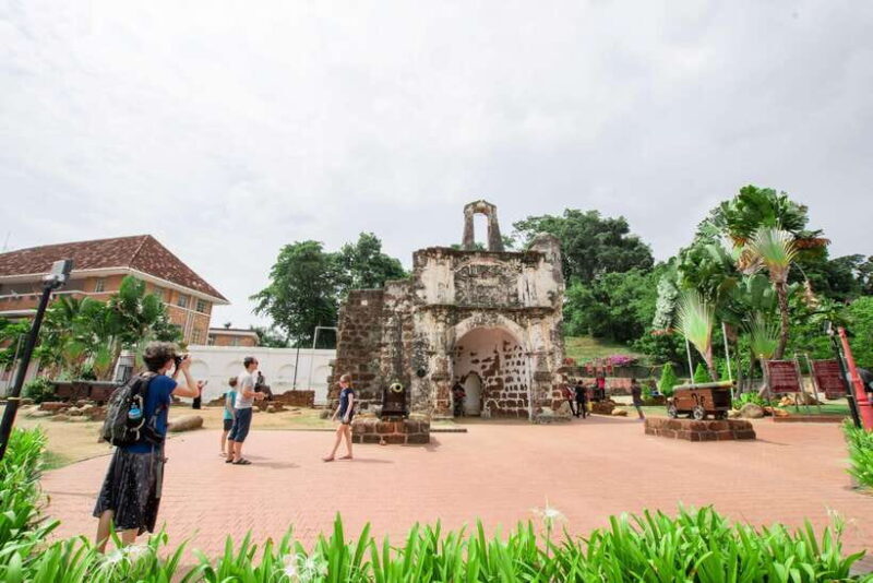 Kuala Lumpur: Private Malacca Night Tour w/Cruise & Trishaw - Exploring Malacca Night: An Enthusiast’s Guide to the Private Evening Tour