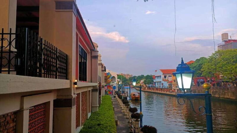 Kuala Lumpur: Private Malacca Night Tour w/Cruise & Trishaw - Cultural Landmarks and Local Flavor